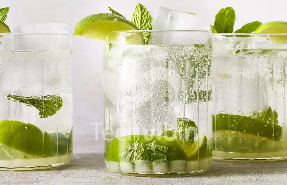 Fresh lime mojitos